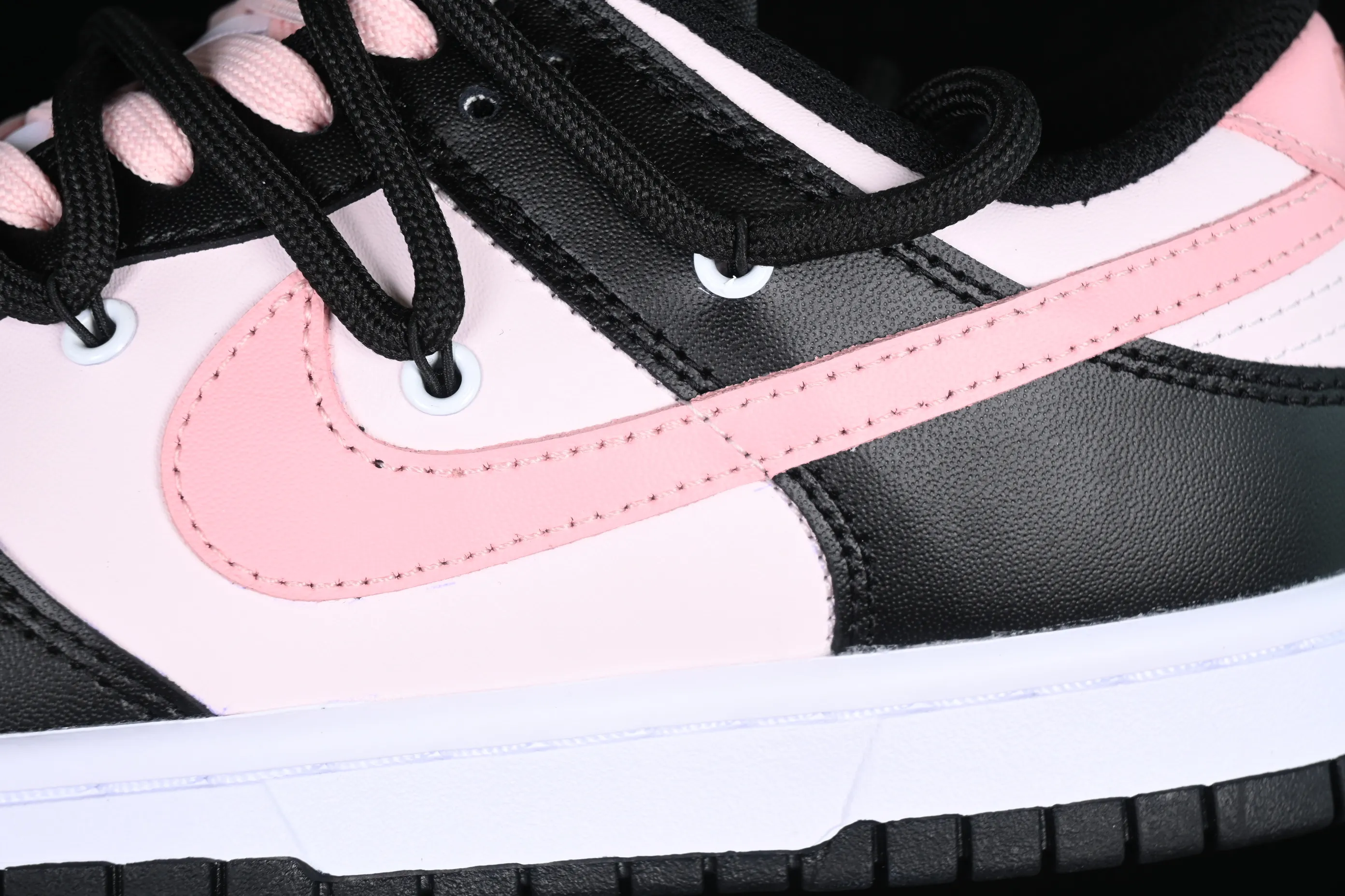 All Categories Nk SB Dunk Series Nk SB Dunk Low Low-top Sneakers Nk Dunk Low Tokyo Raspberry Black Pink Customized Deconstructed Strap Casual Sneakers CW1590-100